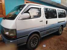Toyota Dolphin 2000 Van