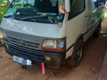Toyota Dolphin 2000 Van
