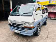 Toyota Dolphin 2000 Van