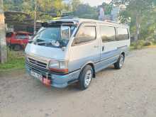 Toyota Dolphin 2002 Van