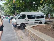 Toyota Dolphin 2002 Van