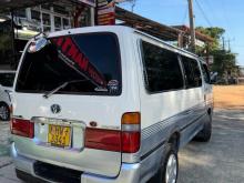 Toyota Dolphin 2000 Van