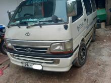 Toyota Dolphin 2000 Van