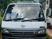 Toyota Dolphin 2000 Van