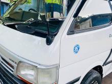 Toyota Dolphin 1990 Van