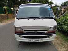 Toyota Dolphin Hiace 2000 Van