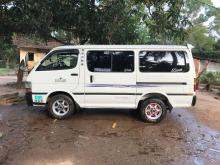 Toyota Dolphin 2002 Van