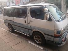Toyota Dolphin 2002 Van