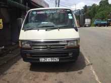 Toyota Dolphin 2000 Van