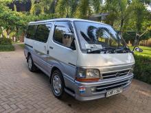 Toyota Dolphin 2004 Van