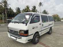 Toyota Dolphin Diga 2003 Van