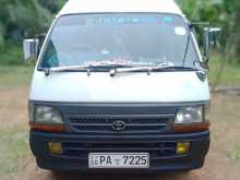 Toyota Dolphin High Roof 2002 Van