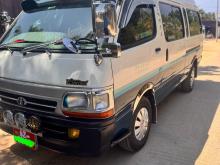 Toyota DOLPHIN HIACE LH123 1990 Van