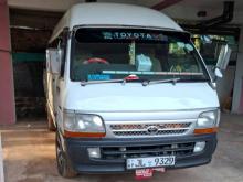 Toyota Dolphin 2000 Van