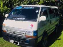 Toyota Dolphin LH102 1990 Van