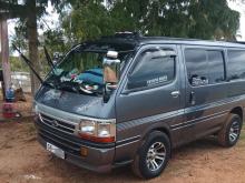 Toyota Dolphin LH102 1991 Van