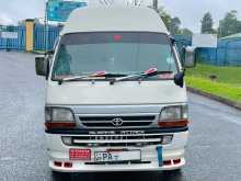 Toyota Dolphin LH182 2002 Van