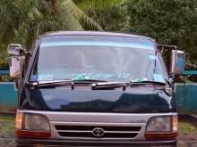 Toyota Dolphin SGL 2002 Van