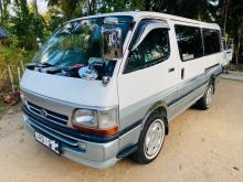 Toyota Dolphin Super Gl Touch Ac 2002 Van