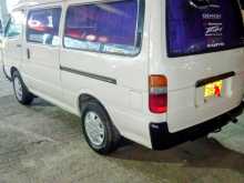Toyota Dolphin LH 172 2002 Van