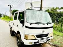 Toyota Dyna 2000 Crew Cab