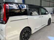 https://riyasewana.com/uploads/toyota-esquires-272309254613.jpg