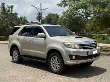 Toyota Fortuner 2012 SUV