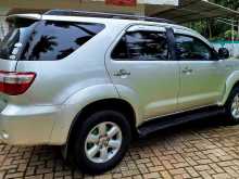 Toyota Fortuner 2011 SUV