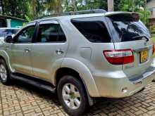 Toyota Fortuner 2011 SUV