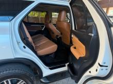 https://riyasewana.com/uploads/toyota-fortuner-1917133317376.jpg