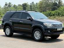 https://riyasewana.com/uploads/toyota-fortuner-2011-2710330912844.jpg