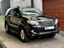 Toyota FORTUNER 2013 SUV