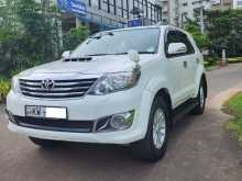 Toyota FORTUNER 2013 SUV