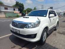 https://riyasewana.com/uploads/toyota-fortuner-211404534022.jpg