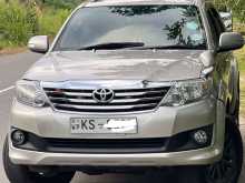 Toyota FORTUNER 2011 SUV