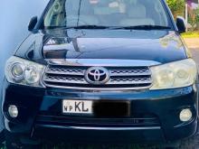 Toyota Fortuner 2010 SUV