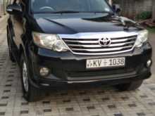 Toyota Fortuner 2012 SUV
