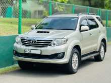 Toyota FORTUNER 3L 2013 SUV
