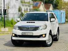 https://riyasewana.com/uploads/toyota-fortuner-412350422212.jpg