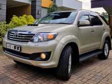 https://riyasewana.com/uploads/toyota-fortuner-diesel-4wd-7-seater-481723466.jpg