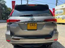 https://riyasewana.com/uploads/toyota-fortuner-jeep-3017042466.jpg