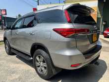 https://riyasewana.com/uploads/toyota-fortuner-jeep-30170424975.jpg