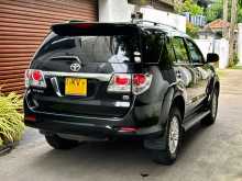 https://riyasewana.com/uploads/toyota-fortuner-v-2013-189255012444.jpg