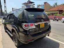 https://riyasewana.com/uploads/toyota-fortuner-v-2013-2911403212082.jpg