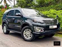 Toyota FORTUNER V 2013 SUV
