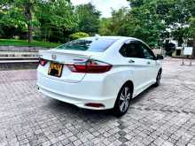 https://riyasewana.com/uploads/toyota-grace-ex-2015-3110270112343.jpg