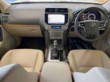 https://riyasewana.com/uploads/toyota-harrier-premium-301220184973.jpg