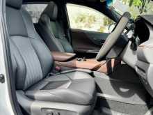 https://riyasewana.com/uploads/toyota-harrier-z-1414184422962.jpg