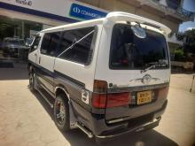 https://riyasewana.com/uploads/toyota-hiaca-26602596765.jpg