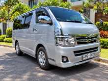 Toyota HIACE 2011 Van